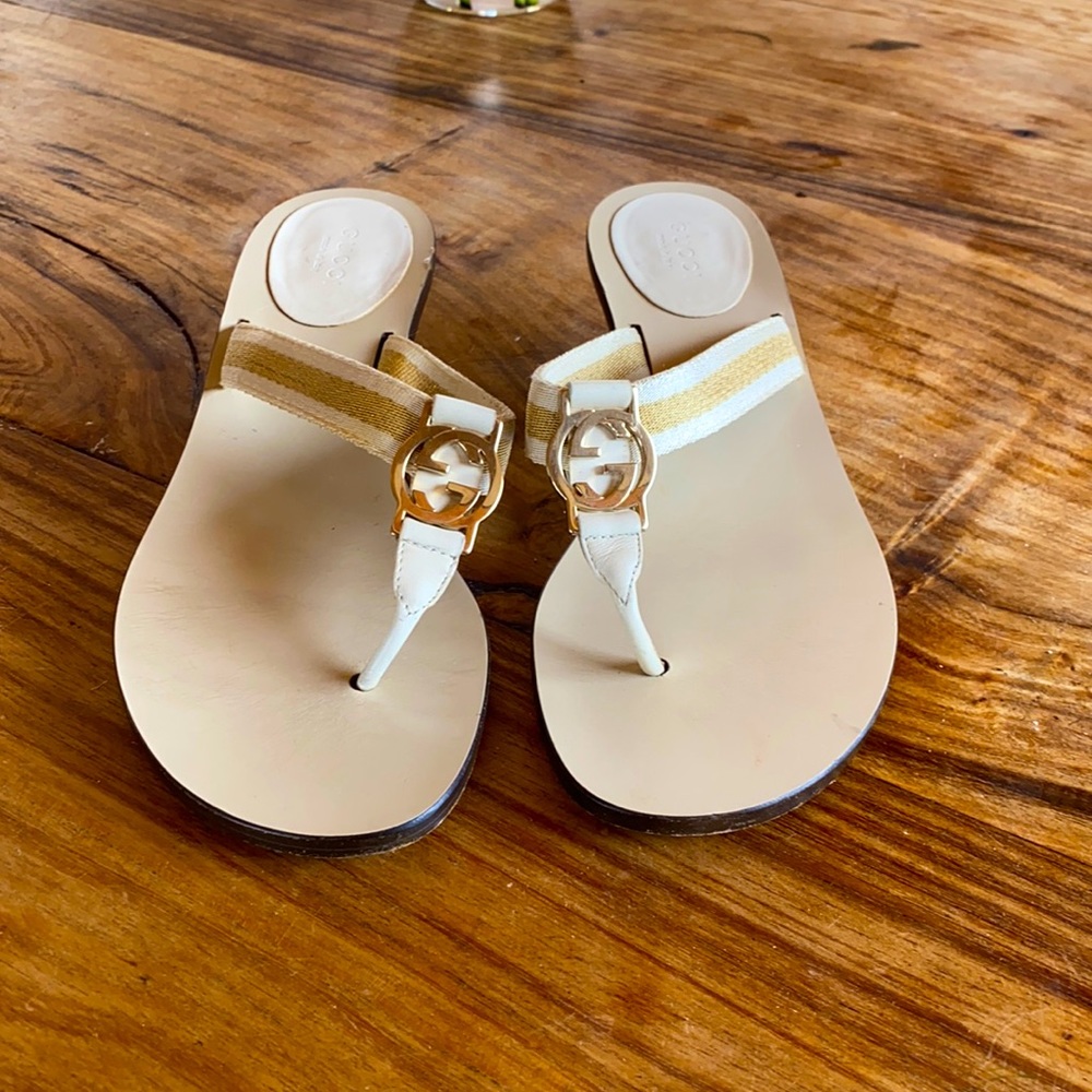 Gucci GG kitten heel thong sandals. Size 7